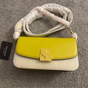 Kate Spade 

Medium purse 
Smooth leather 
Never used
Yellow